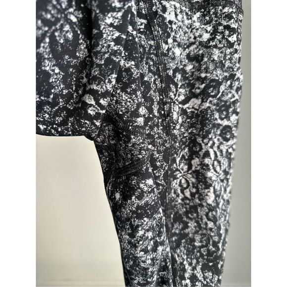 Lululemon Pace Rival Crop *22" Achromatize Ice Grey Black Size 4 - Picture 2 of 13
